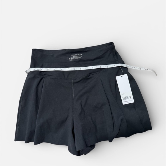NWT Yogalicious Women's Lux Meredith Short Size Medium 💓 - Picture 2 of 3